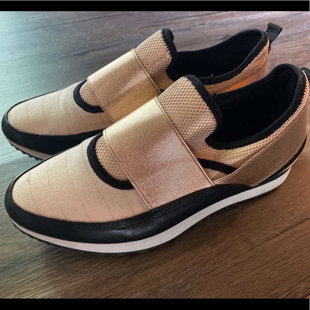 Steve Madden “Kyra” Sneaker - EUC!